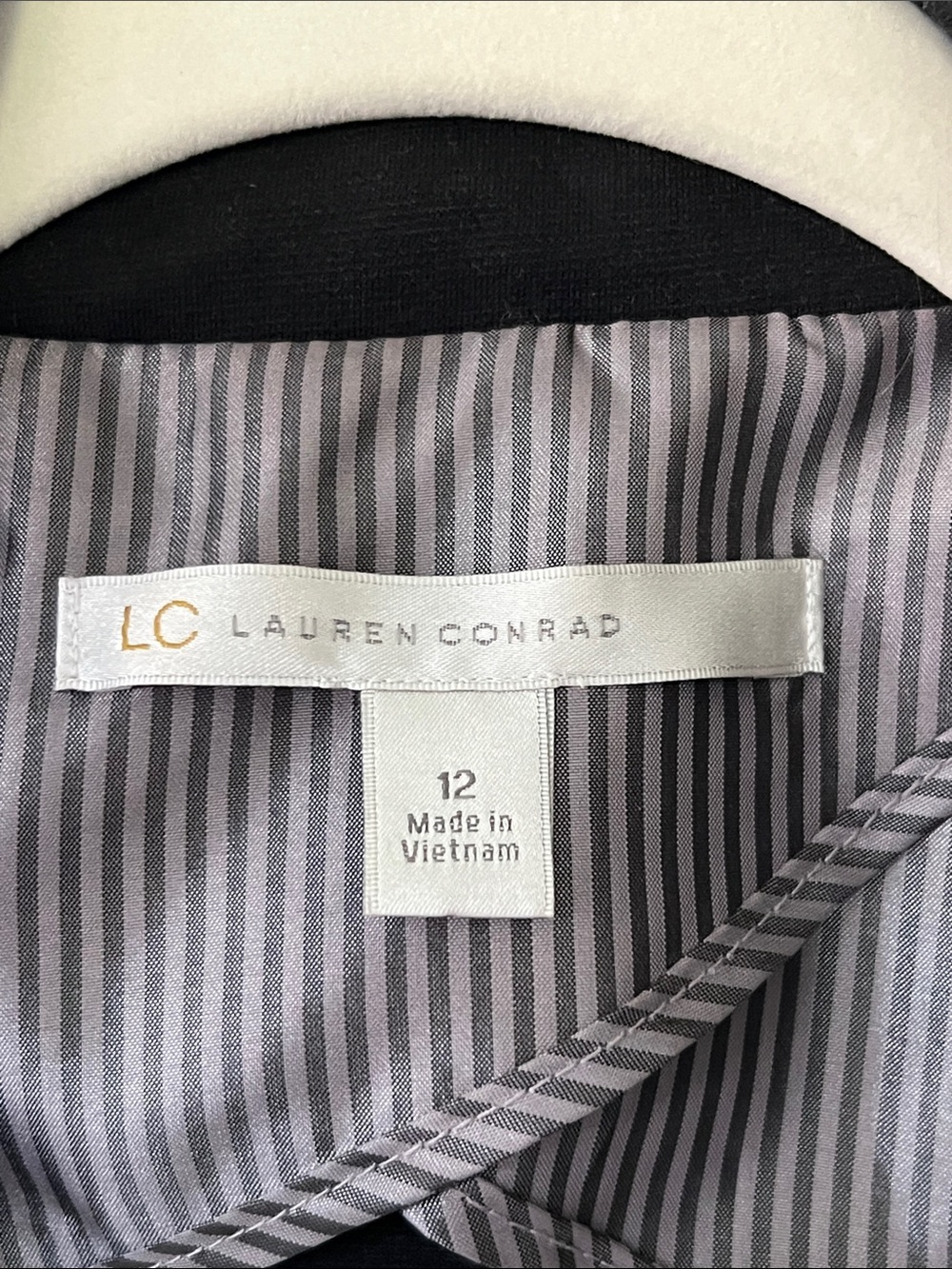 LC Lauren Conrad Black Single-Button Blazer with Pinstripe Lining - Picture 4 of 6
